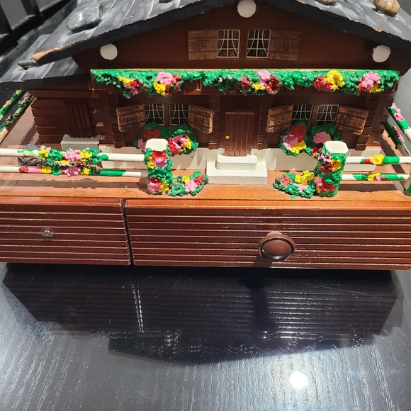 Japanese swiss chalet jewlery box with pirouetting ballerina - Picture 5 of 7